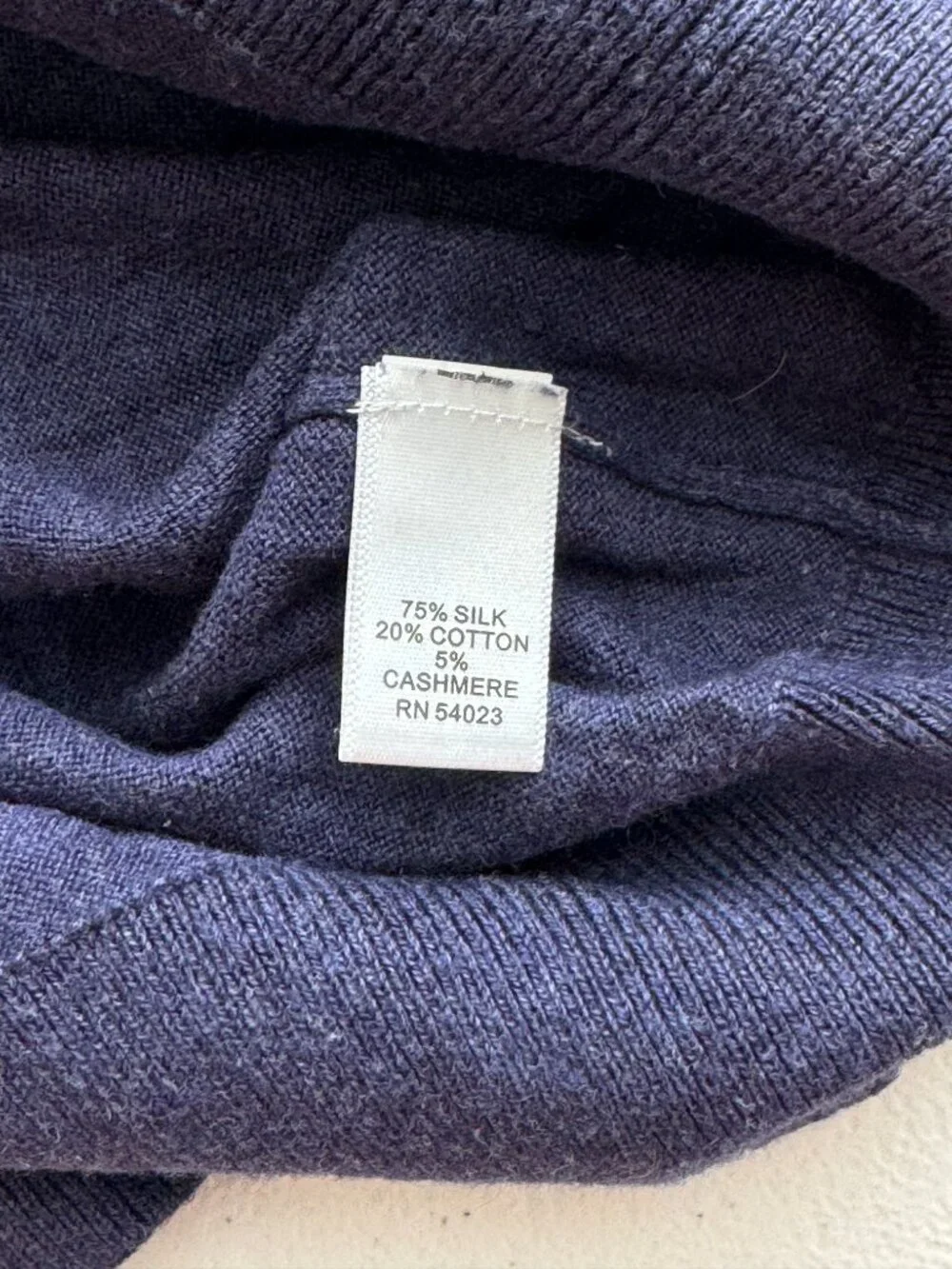Banana Republic Luxury Blend Silk Cashmere V-Neck Sweater Men’s M Navy